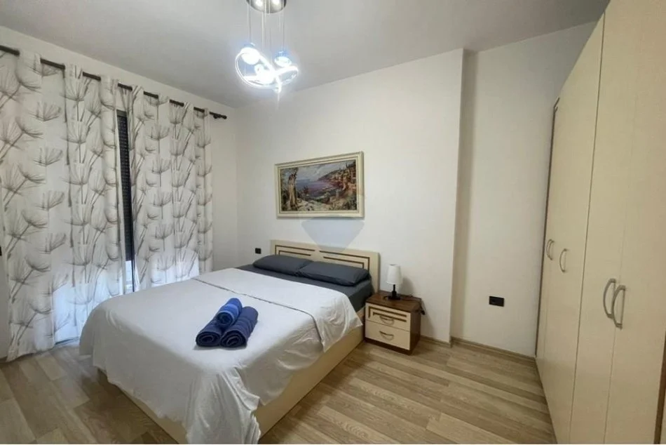 Tirane, jepet me qera apartament 2+1 , 750 € (Rruga e Kosovareve)