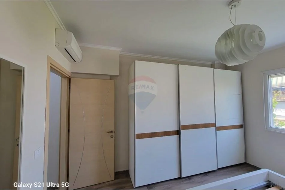 Tirane, shitet apartament 2+1+Ballkon , 106 m² (ish- Restorant Durresi - Stacioni i Trenit, Shqipëri)
