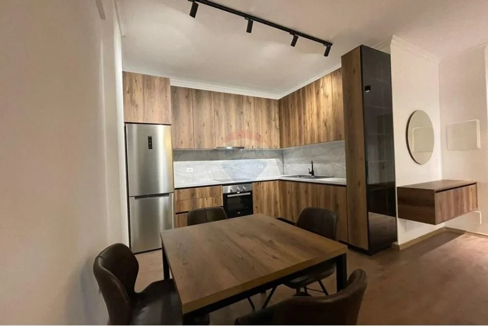 Tirane, jepet me qera apartament 1+1 , 78 m² 700 € (Rruga Muhamet Gjollesha - Zogu i Zi,)