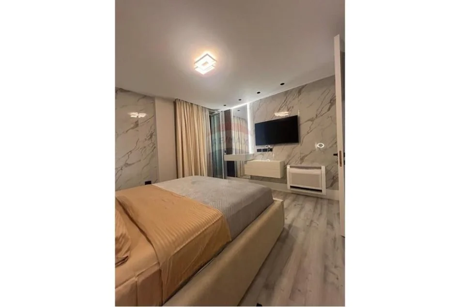 Tirane, jepet me qera apartament 2+1 , 135 m² 2.000 € (bllok, triane)