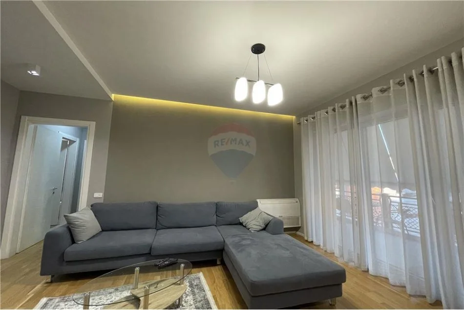 Tirane, jepet me qera apartament 2+1 Kati 7, 120 m² 1.200 € (rruga kavajes, kompleksi deliorgji)