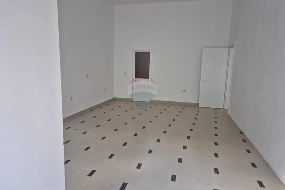 Tirane, jepet me qera dyqan Kati 0, 59 m² 500 € (Selitë, Shqipëri)