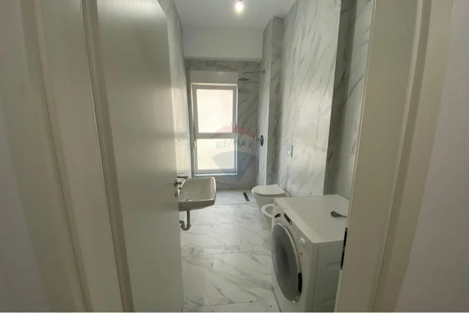 Tirane, jepet me qera apartament 1+1 Kati 5, 65 m² 400 € (Ali Dem)
