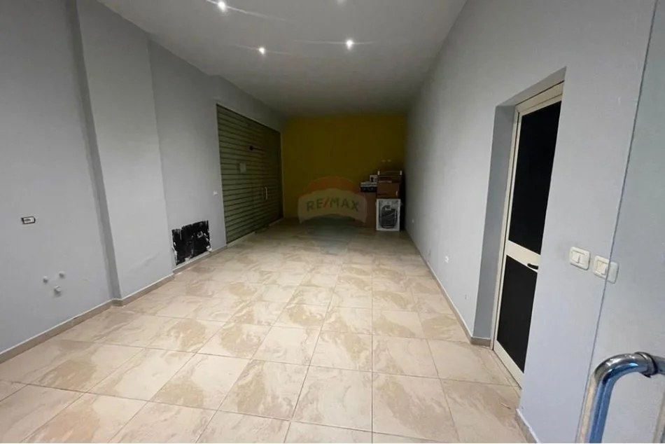 Tirane, jepet me qera dyqan Kati 0, 55 m² 300 € (Ali Demi, Shqipëri)
