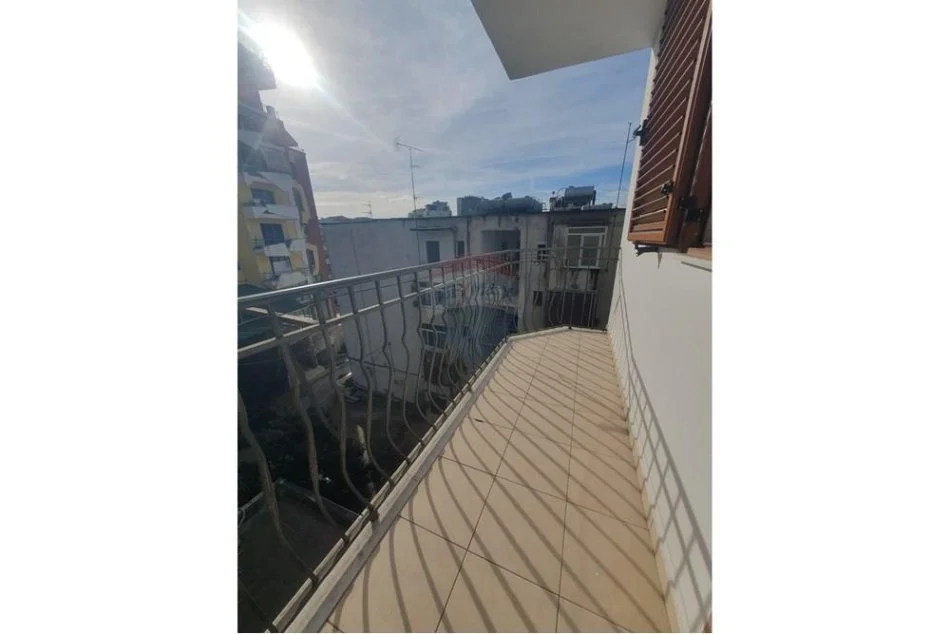 Tirane, jepet me qera apartament 3+1 Kati 5, 120 m² 550 € (Liceu Artistik - Drejtoria e Higjenës, Shqipëri)