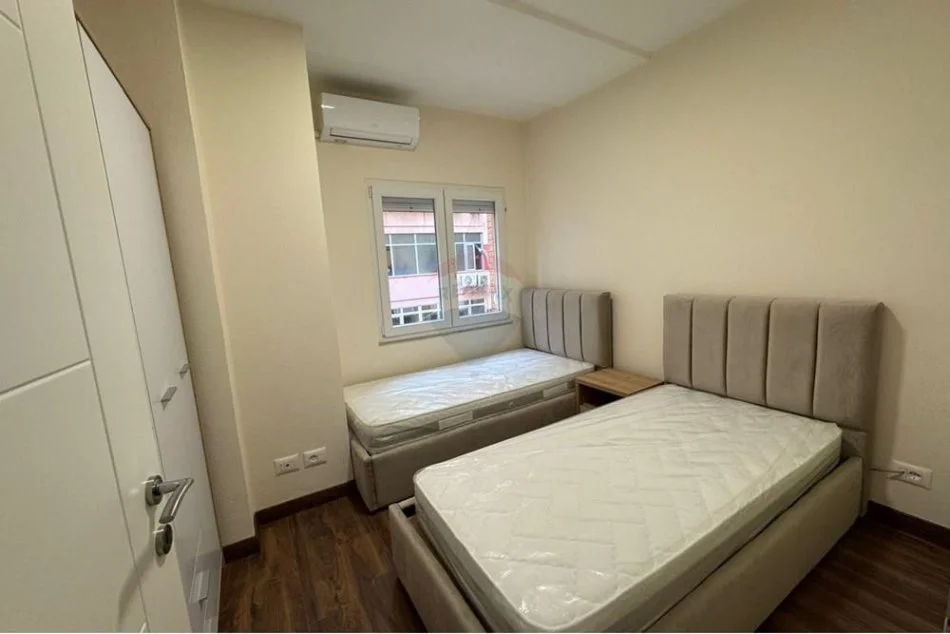 Tirane, jepet me qera apartament 2+1+Ballkon Kati 3, 80 m² 700 € (Myslym Shyri)
