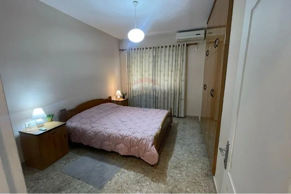 Tirane, jepet me qera apartament 1+1 Kati 3, 68 m² 500 € (Pazari i Ri,)