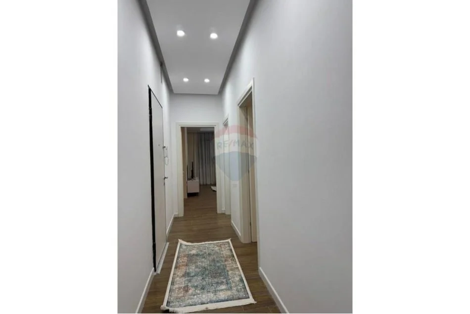 Tirane, jepet me qera apartament 2+1 Kati 2, 1.108 m² 600 € (Laprakë - Dogana,)