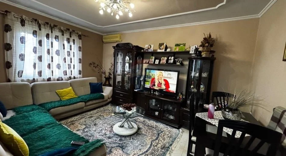 Tirane, jepet me qera 1+1 , 55 m² 380 € (Oxhaku tek Porcelane)