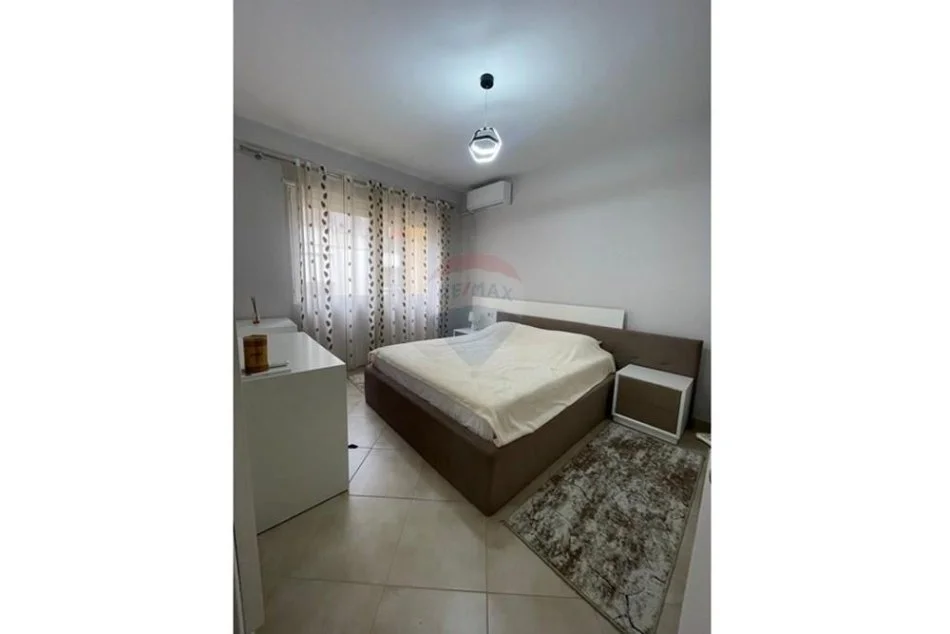 Tirane, jepet me qera apartament 2+1 Kati 3, 89 m² 700 € (Komuna e Parisit - Eleonora)
