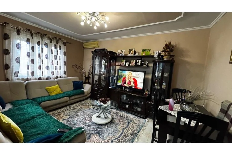 Tirane, jepet me qera apartament 1+1 Kati 3, 55 m² 370 € (Porcelan - Oxhaku, Shqipëri)