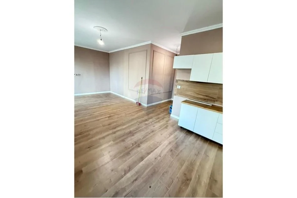 Durres, shitet apartament 1+1+Ballkon Kati 2, 81 m² 75.000 € (Shkembi i Kavajes)