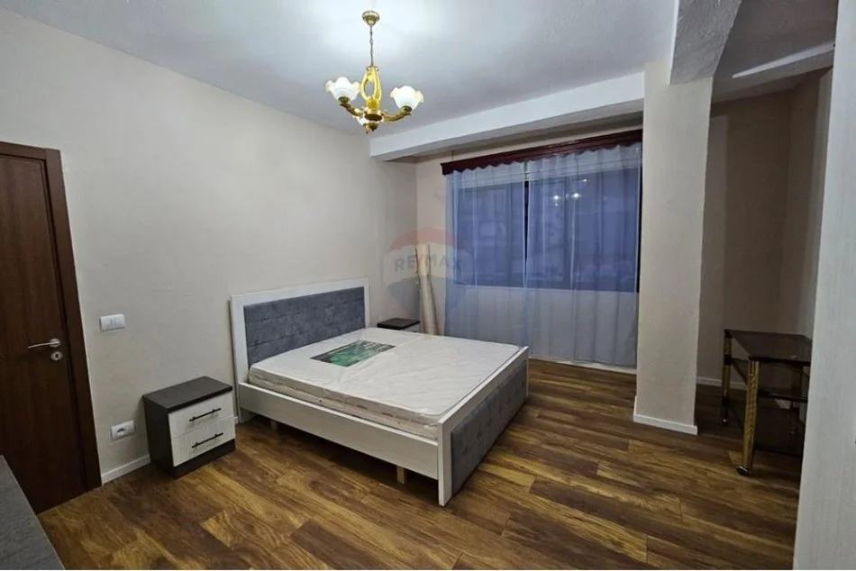 Tirane, jepet me qera apartament 1+1 Kati 4, 105 m² 750 € (Myslym Shyri)