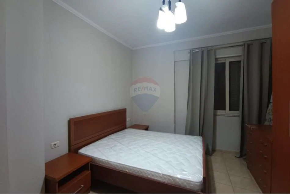 Tirane, jepet me qera apartament 1+1 Kati 3, 67 m² (rruga e barrikadave)