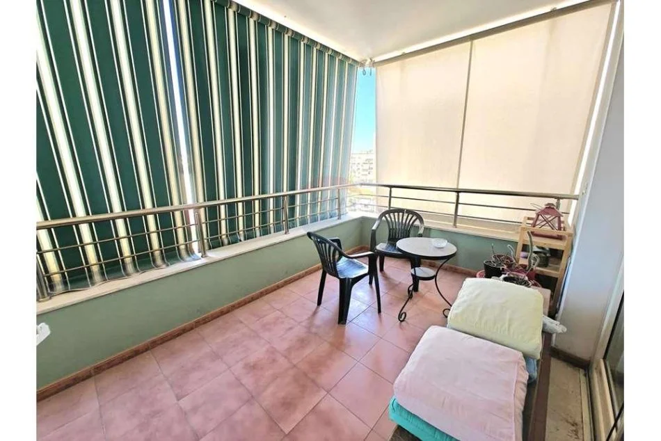 Tirane, jepet me qera apartament 2+1+Ballkon Kati 5, 125 m² 1.000 € 