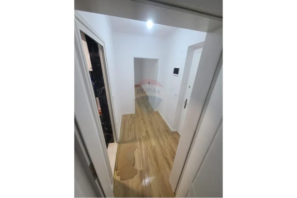 Tirane, shitet apartament 1+1 Kati 4, 55 m² 120.000 € (Rruga Bardhyl)