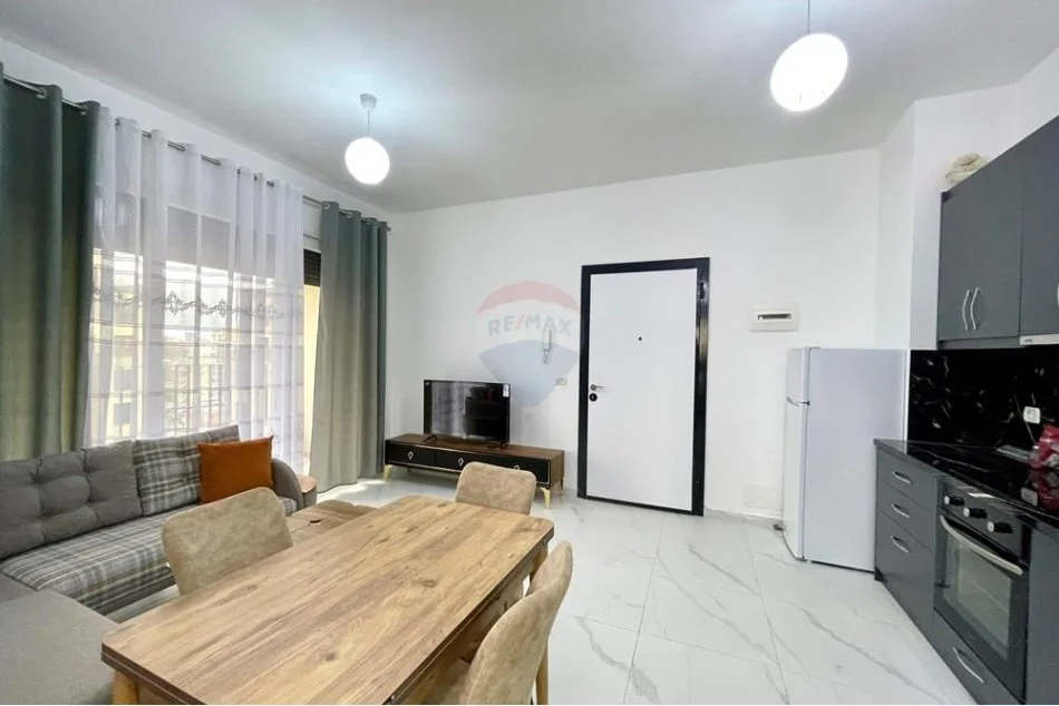 Tirane, jepet me qera apartament 1+1 Kati 8, 70 m² 550 € (Fusha e Aviacionit, Shqipëri)