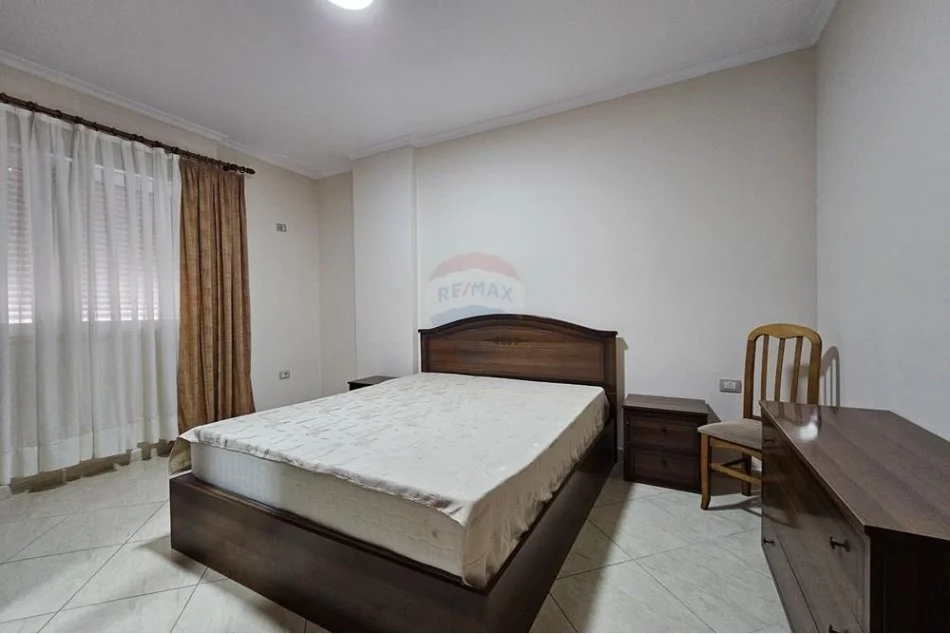 Tirane, jepet me qera apartament 1+1 Kati 4, 72 m² 500 € (Rruga Siri Kodra)