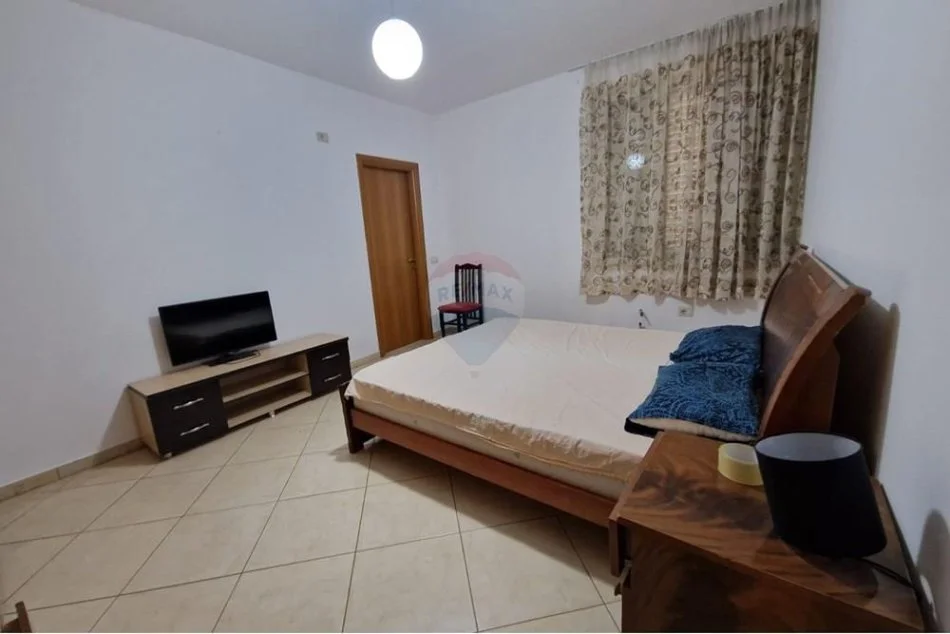 Tirane, jepet me qera 1+1 Kati 4, 70 m² 500 € (kodra e diellit)