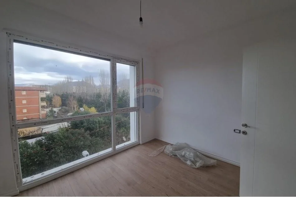 Tirane, shitet apartament 2+1 Kati 3, 118 m² 155.000 € (APARTAMENT 2+1+2 PER SHITJE TE BULEVARDI I RI!)