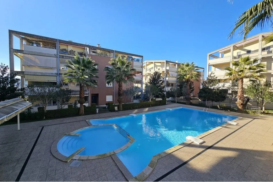 Tirane, jepet me qera apartament 2+1+Ballkon Kati 1, 105 m² 1.200 € (Sauk)