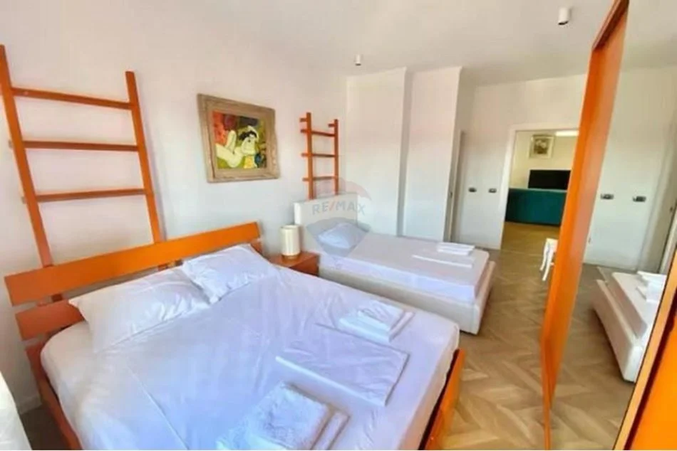 Tirane, jepet me qera 2+1+Ballkon Kati 9, 98 m² 800 € (Qender, 9 Katshet)