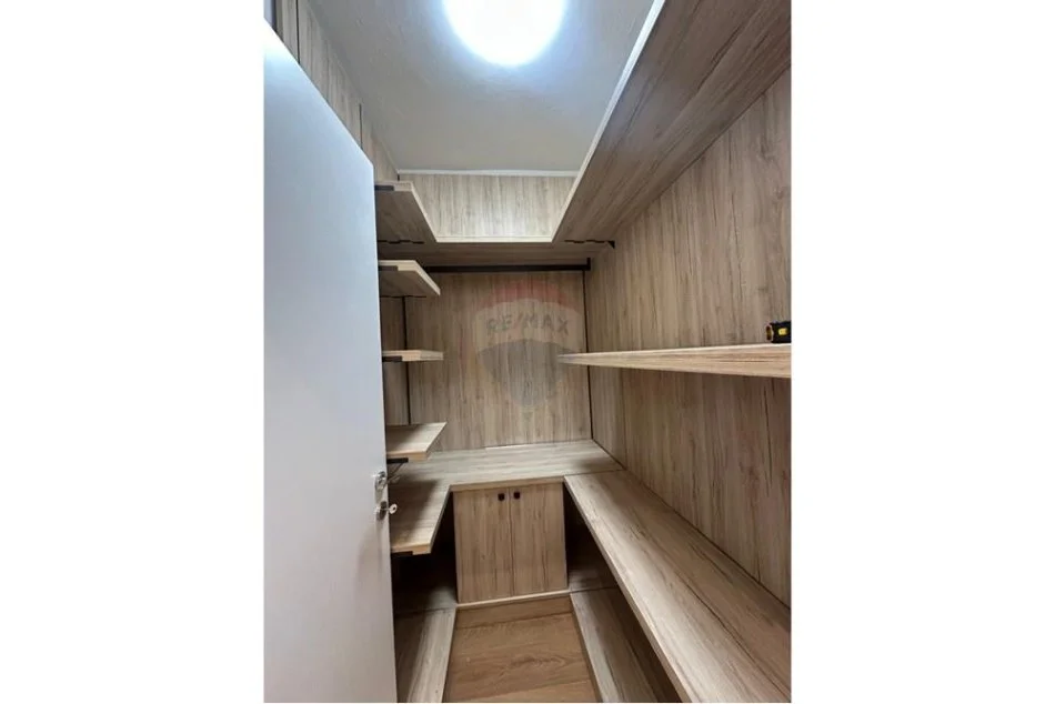 Tirane, jepet me qera apartament 1+1 Kati 3, 70 m² 550 € (Pallati me Shigjeta)