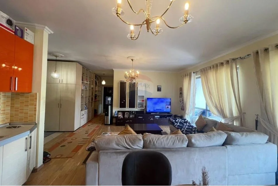Tirane, shitet apartament 2+1+Aneks+Ballkon Kati 8, 132 m² 325.000 € (Rruga Fortuzi)