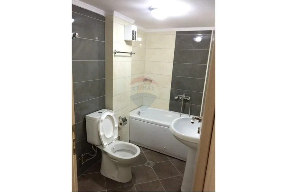 Tirane, jepet me qera apartament duplex 2+1 Kati 3, 100 m² 500 € (Astir)