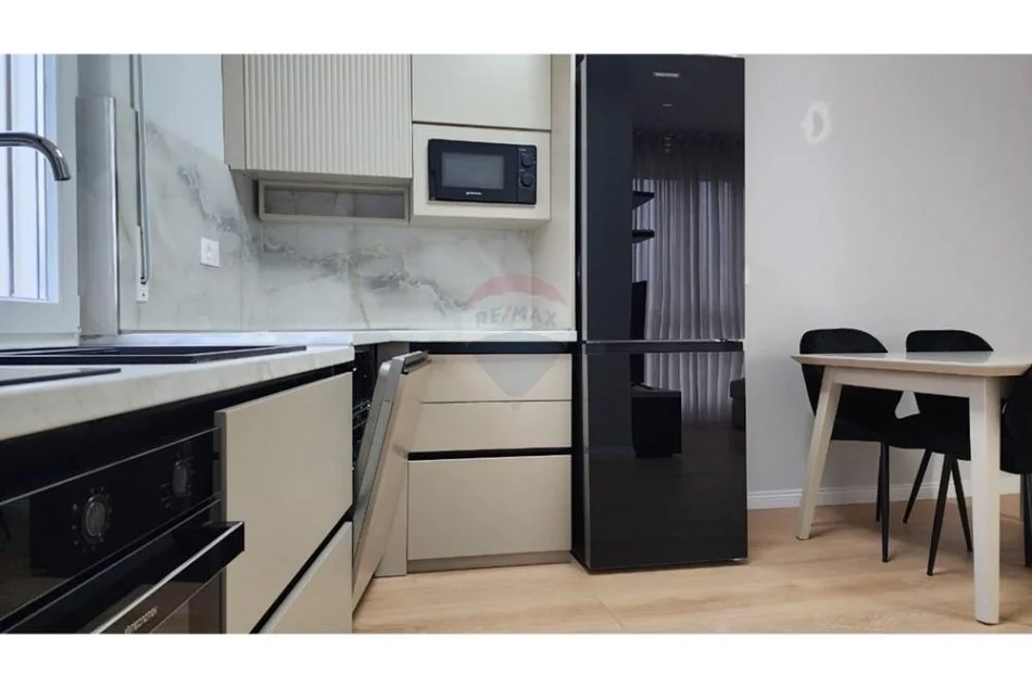 Tirane, jepet me qera apartament 1+1 Kati 5, 70 m² 700 € (Shkolla e Baletit)
