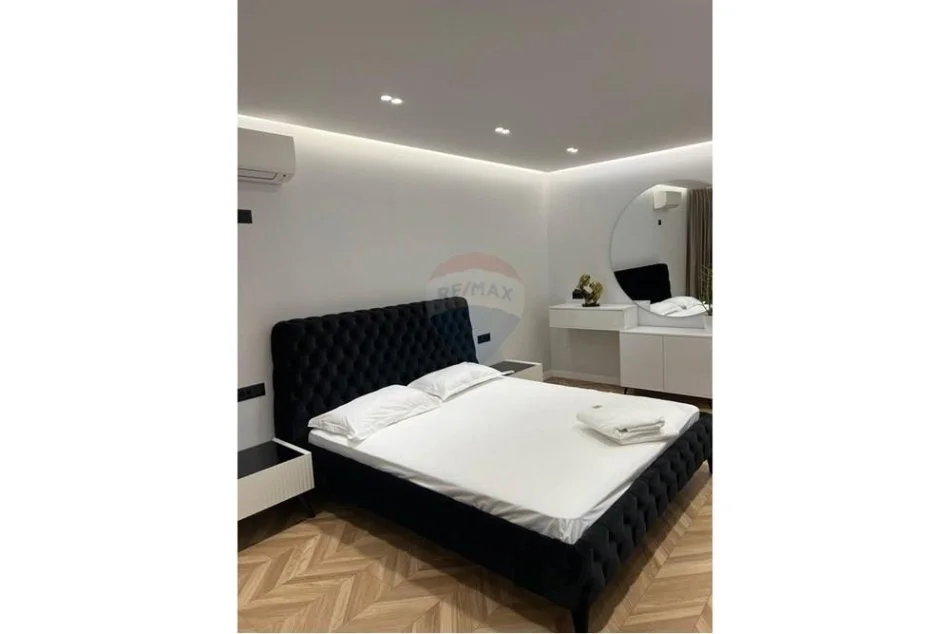 Tirane, jepet me qera apartament 1+1 Kati 7, 75 m² 1.000 € (Komuna e Parisit)