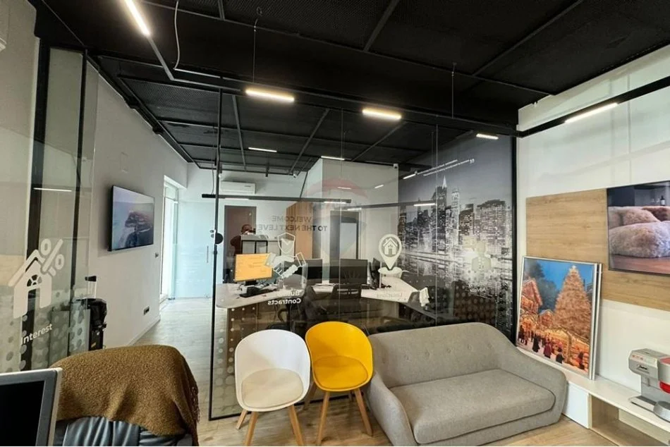 Tirane, jepet me qera zyre Kati 0, 50 m² 1.000 € (Bulevardi Gjergj Fishta)