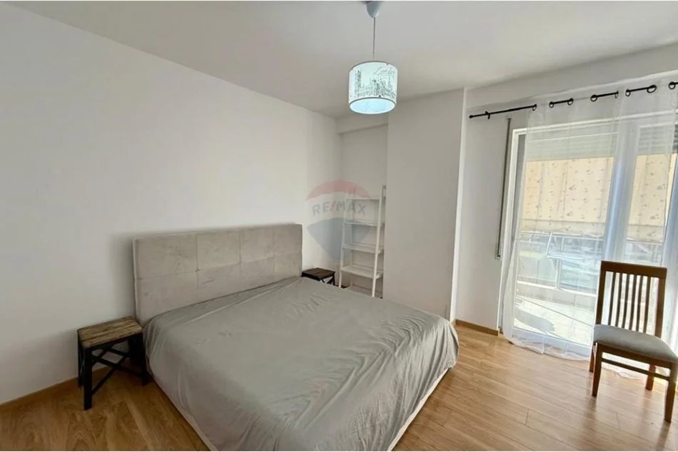 Tirane, jepet me qera apartament 2+1 Kati 2, 100 m² 600 € (Rr. Fuat Toptani Qyteti Studenti - Vilat Amerikane)