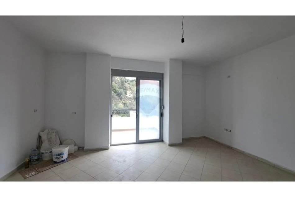 Vlore, shitet apartament 1+1+Ballkon Kati 8, 77 m² 107.000 € (Blv.Ismail Qemali)
