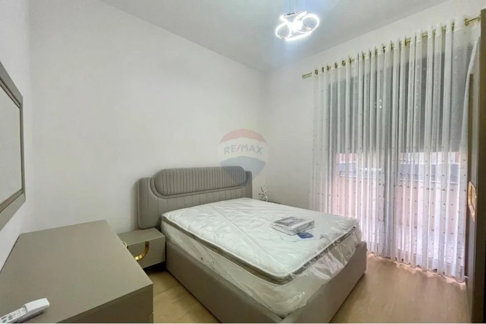Tirane, jepet me qera apartament 1+1+Ballkon Kati 2, 72 m² 750 € (Rruga e kavajes)