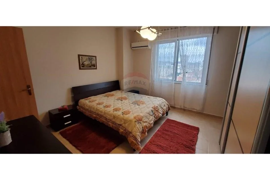 Tirane, jepet me qera 1+1+Ballkon Kati 8, 72 m² 650 € (Rruga Qemal Stafa, Pazari i Ri)