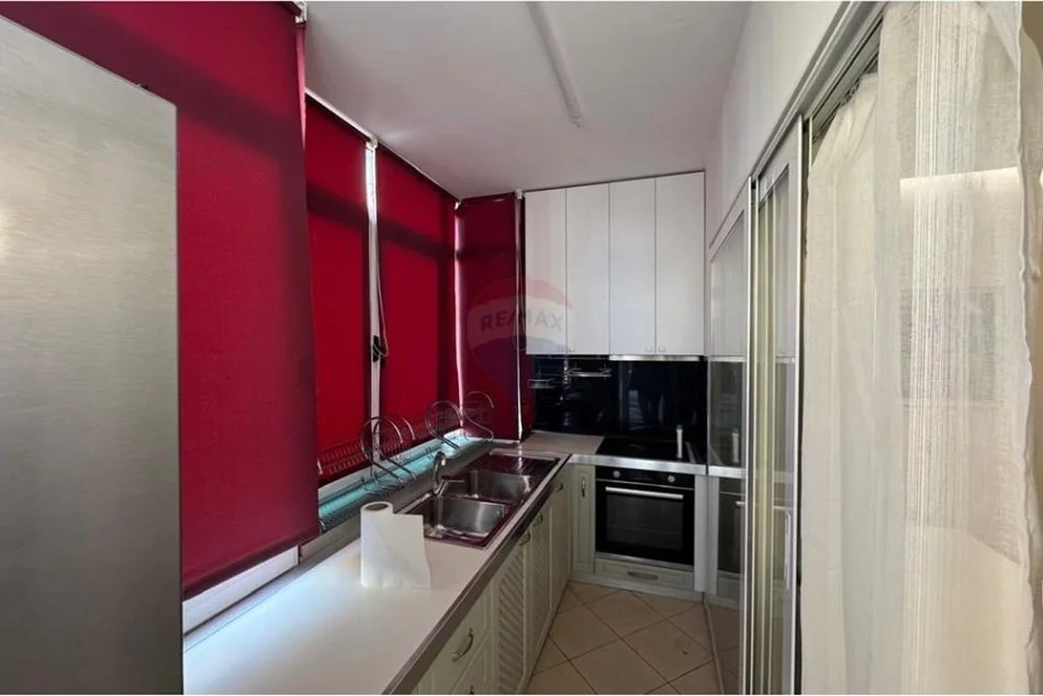 Tirane, jepet me qera apartament 2+1 Kati 4, 70 m² 650 € (Komuna e Parisit)