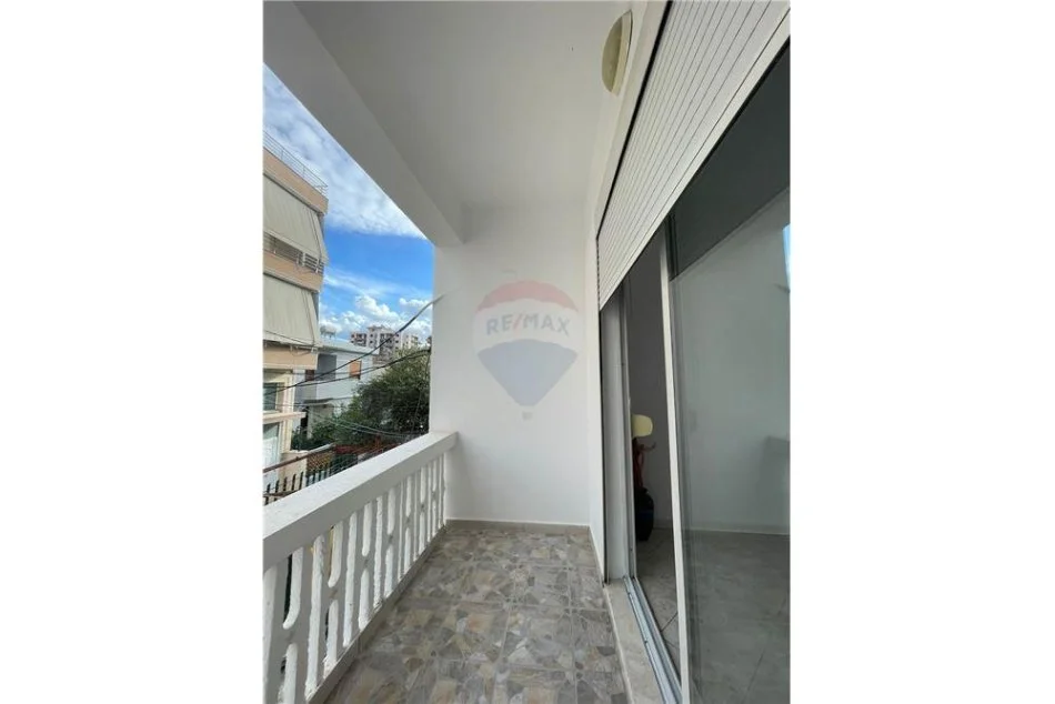 Vlore, shitet apartament 2+1+Ballkon Kati 2, 200 m² 122.000 € (Gjyqi Vjeter)