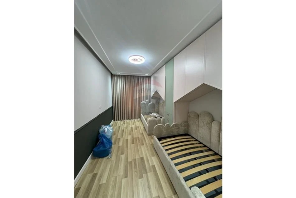 Tirane, shitet apartament 2+1+Ballkon Kati 7, 117 m² 230.000 € 