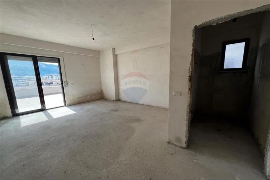 Vlore, shitet apartament+verande | Penthouse 2+1+Ballkon , 200 m² (Skele)