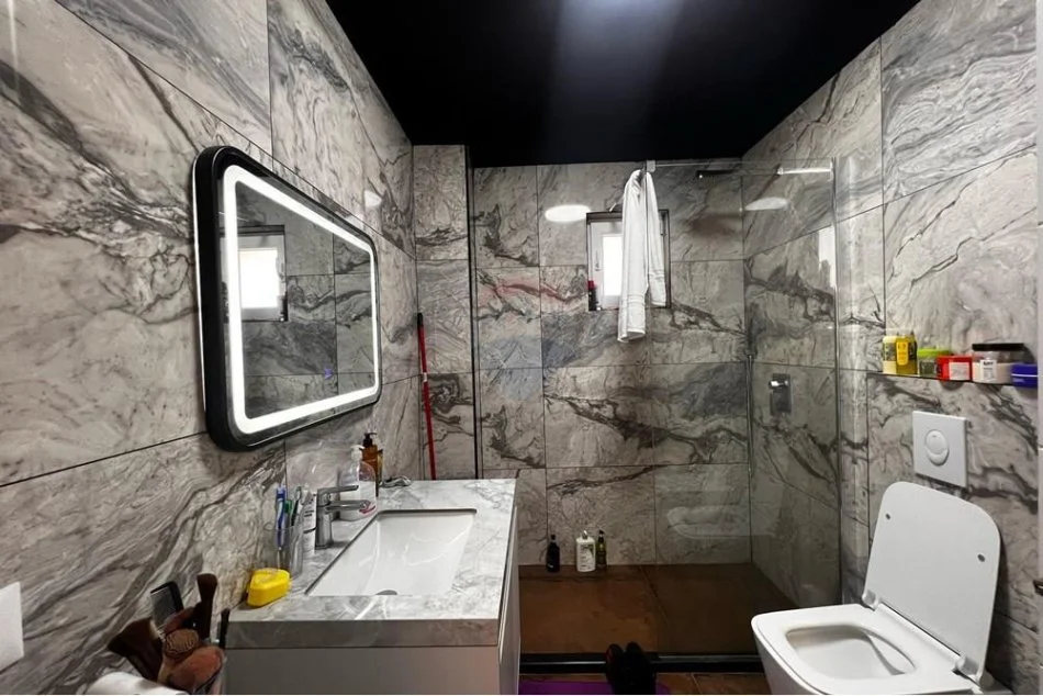 Tirane, jepet me qera apartament 1+1+Ballkon Kati 10, 66 m² 700 € 