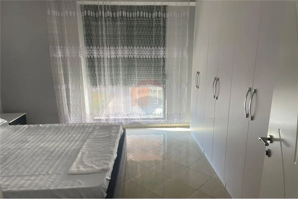 Tirane, jepet me qera apartament 1+1 Kati 2, 78 m² 600 € (kompleksi delijorgji)