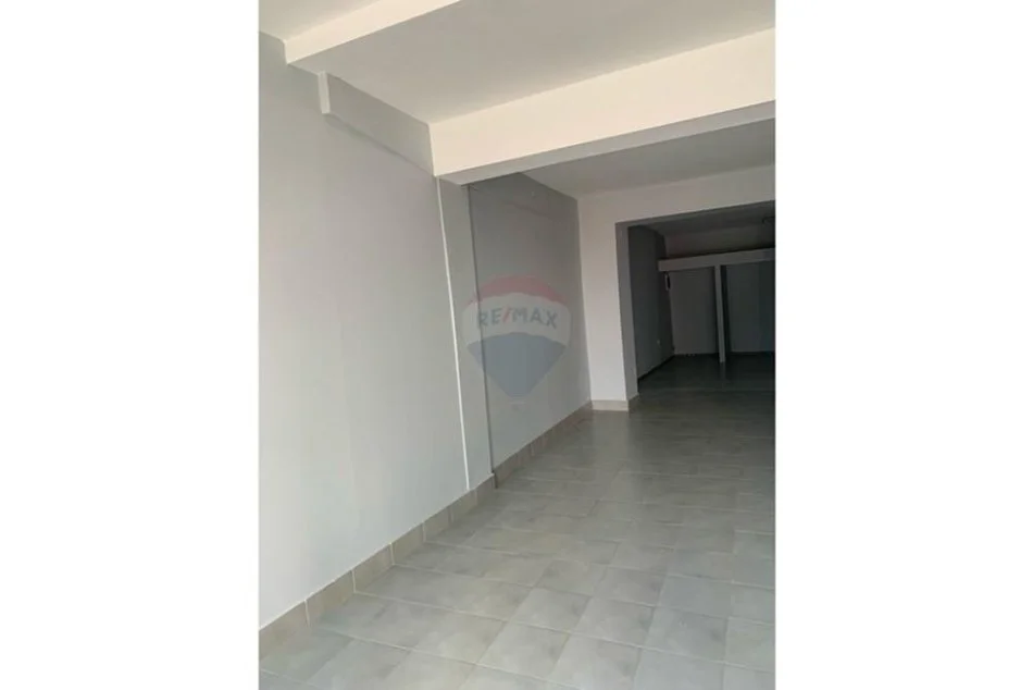 Tirane, jepet me qera dyqan Kati 0, 65 m² 400 € (DYQAN ME QIRA TEK PJETER BUDI 400 EURO!)