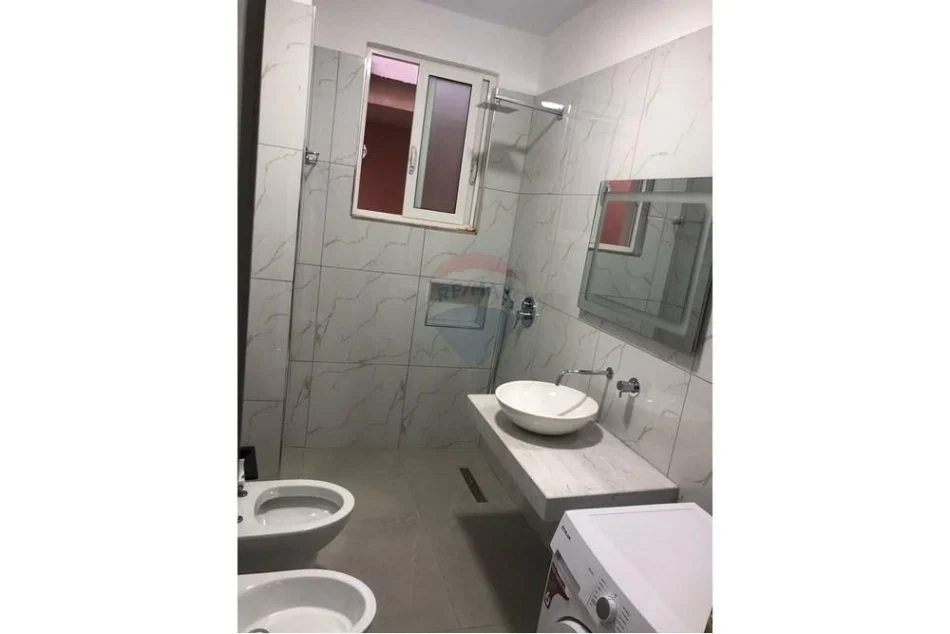 Tirane, jepet me qera apartament 2+1 Kati 2, 550 € (vilat gjermane)