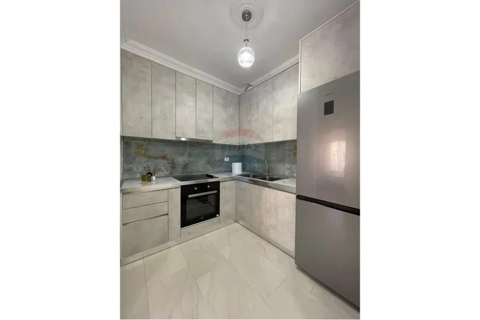 Tirane, jepet me qera apartament 1+1+Ballkon Kati 5, 68 m² 700 € 