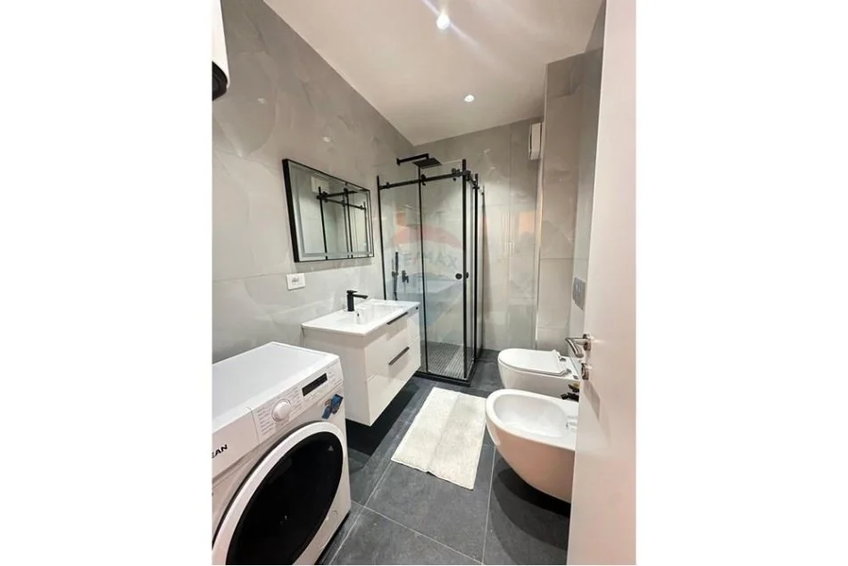 Tirane, shitet apartament 1+1+Ballkon Kati 4, 71 m² 150.000 € 