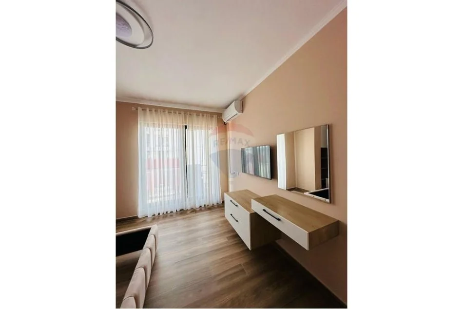 Tirane, jepet me qera 2+1+Ballkon Kati 9, 110 m² 800 € (Rruga e Dibres)