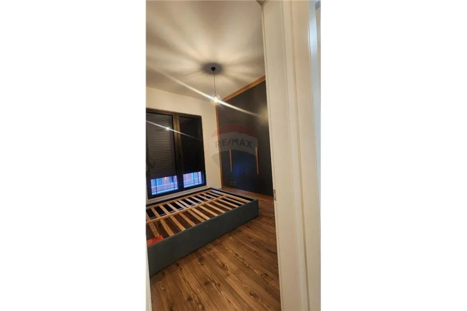 Tirane, jepet me qera apartament 1+1+Ballkon Kati 3, 70 m² 700 € (Kompleksi Delijorgj)