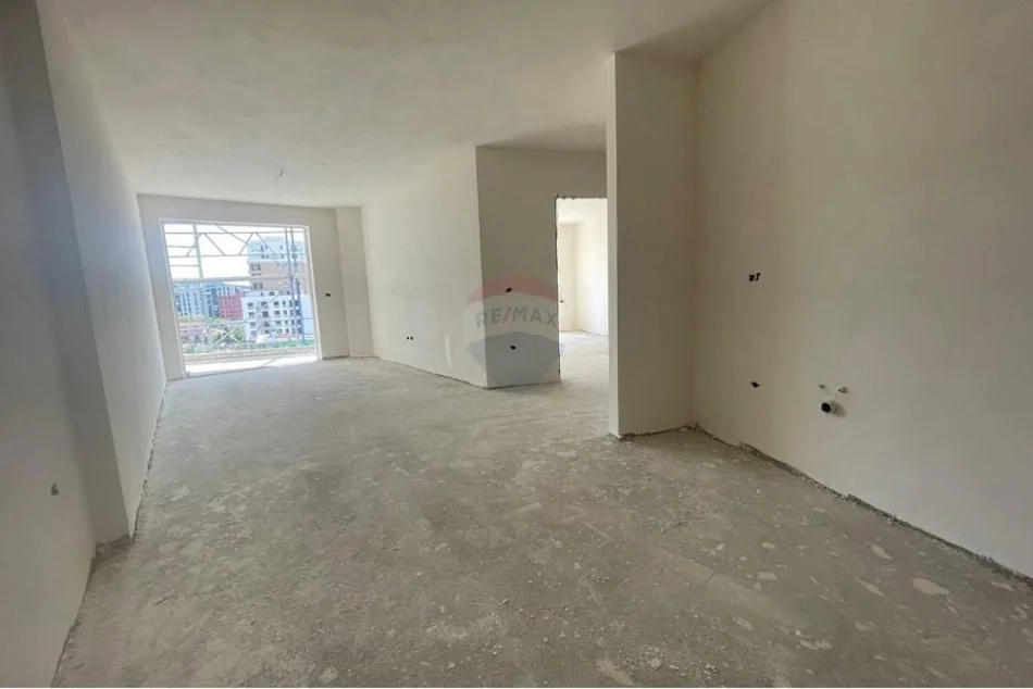 Tirane, shitet apartament 1+1+Ballkon Kati 4, 83 m² 132.000 € (Kompleksi Turdiu)