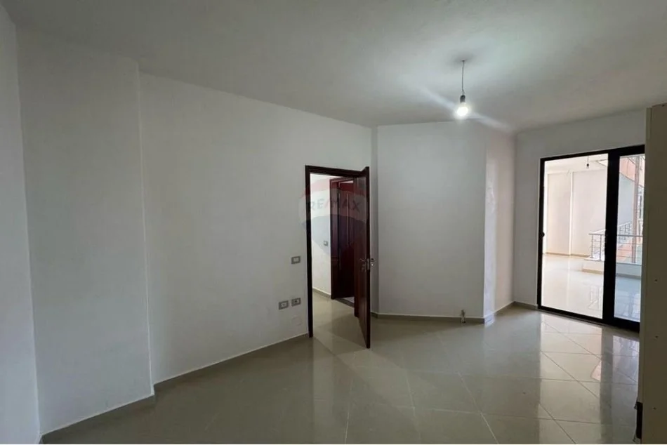 Tirane, shitet apartament 2+1+Ballkon Kati 4, 112 m² 133.000 € (Vila L)